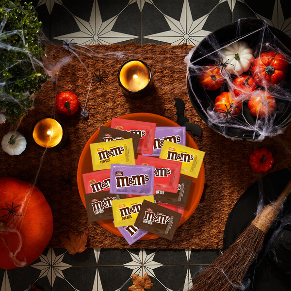 M&M's Milk Chocolate Candy Assortment Fun Size Halloween - 50 ct - 27.52 oz  bag